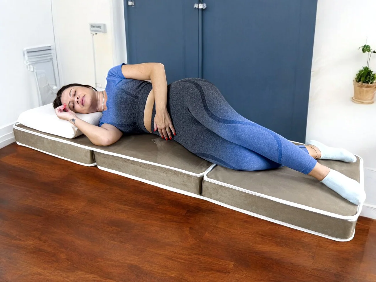 Puff Dobrável Solteiro 60cm - Vira Sofá Cama com Colchão Embutido — segunda foto